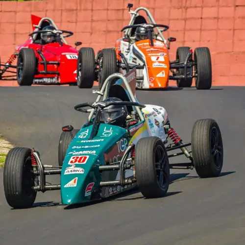 Levi Sim�es � o campe�o da Copa F�rmula Vee-ECPA 2025