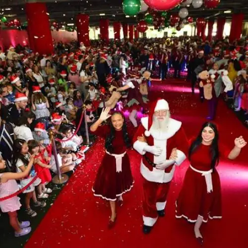 Iguatemi Campinas celebra o Natal com campanha Compre e Ganhe, sorteio de Jeep Commander e hor�rio especial