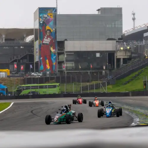 Interlagos encerra temporada da F�rmula Vee com finais emocionantes no Paulista